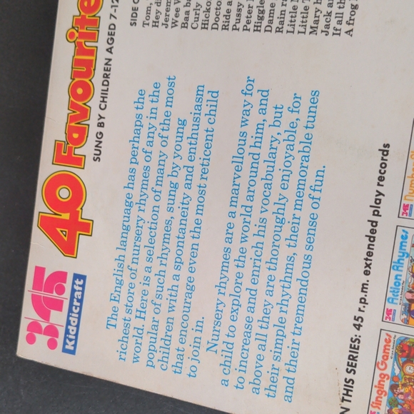 Vintage vinyl 40 Favourite Nursery Rhymes - Picture 3 of 6